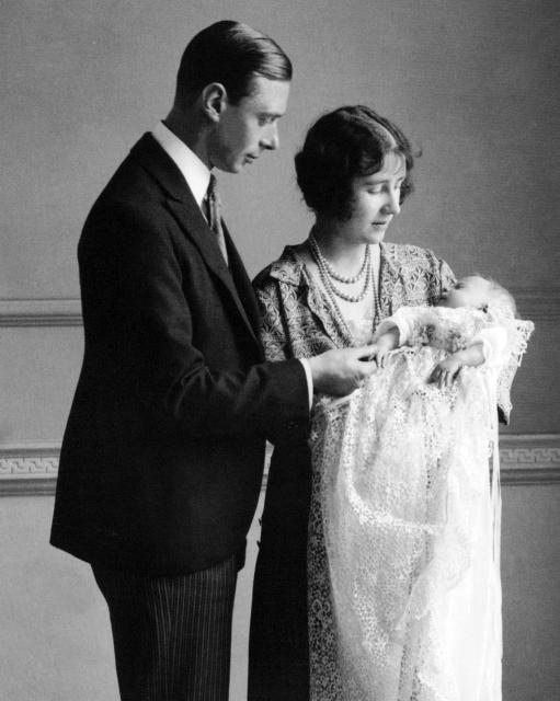 Duke and Duchess of York (later King George VI and Queen Elizabeth) with the infant Princess Elizabeth in 1926 | © Pictorial Press Ltd / Alamy Stock Photo