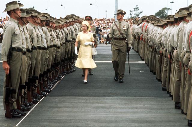 Queen Elizabeth during a walkabout in Australia | © PA Images / Alamy Stock Photo