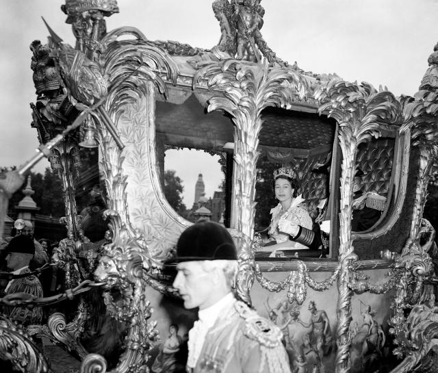 Queen Elizabeth II leaving Buckingham Palace in the State Coach for Westminster Abbey | © PA Images / Alamy Stock Photo